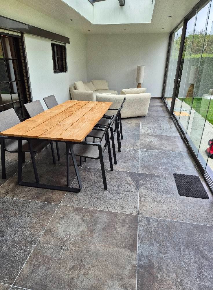 Carrelage de véranda réalisé par Jordan Desmit