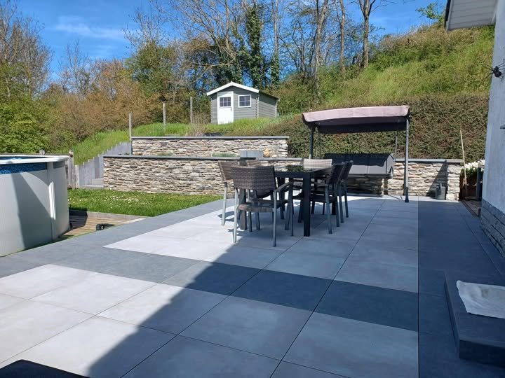 Terrasse extérieure réalisée par Jordan Desmit